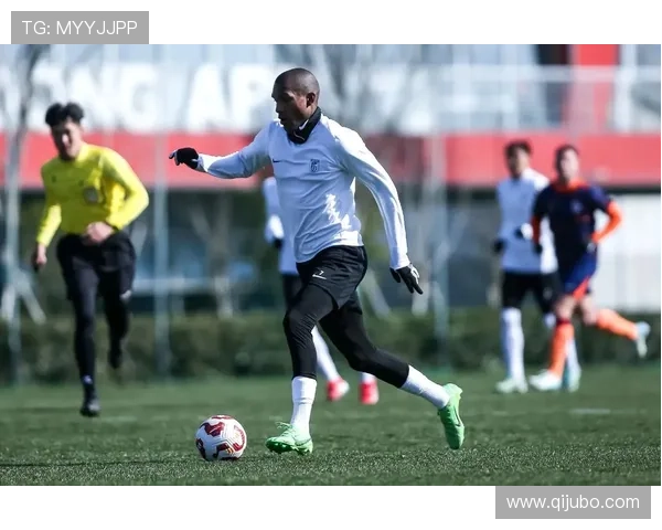 抖音霸气足球明星展现球场魅力与个人风采的完美结合